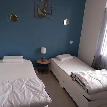 Maison A Avec Jardin Et Acces Foret - Fr-1-50-166 Feriehus *