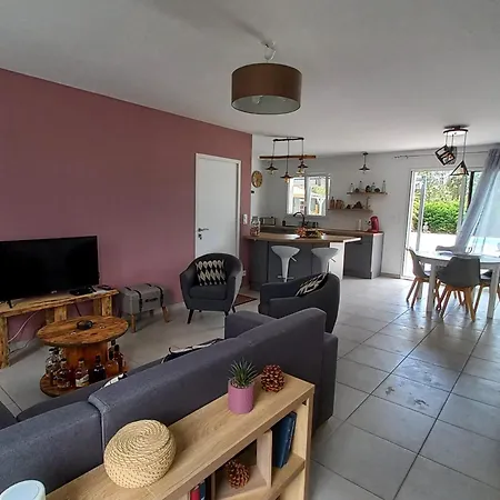 Maison A Avec Jardin Et Acces Foret - Fr-1-50-166